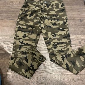 Camouflage skinny pants